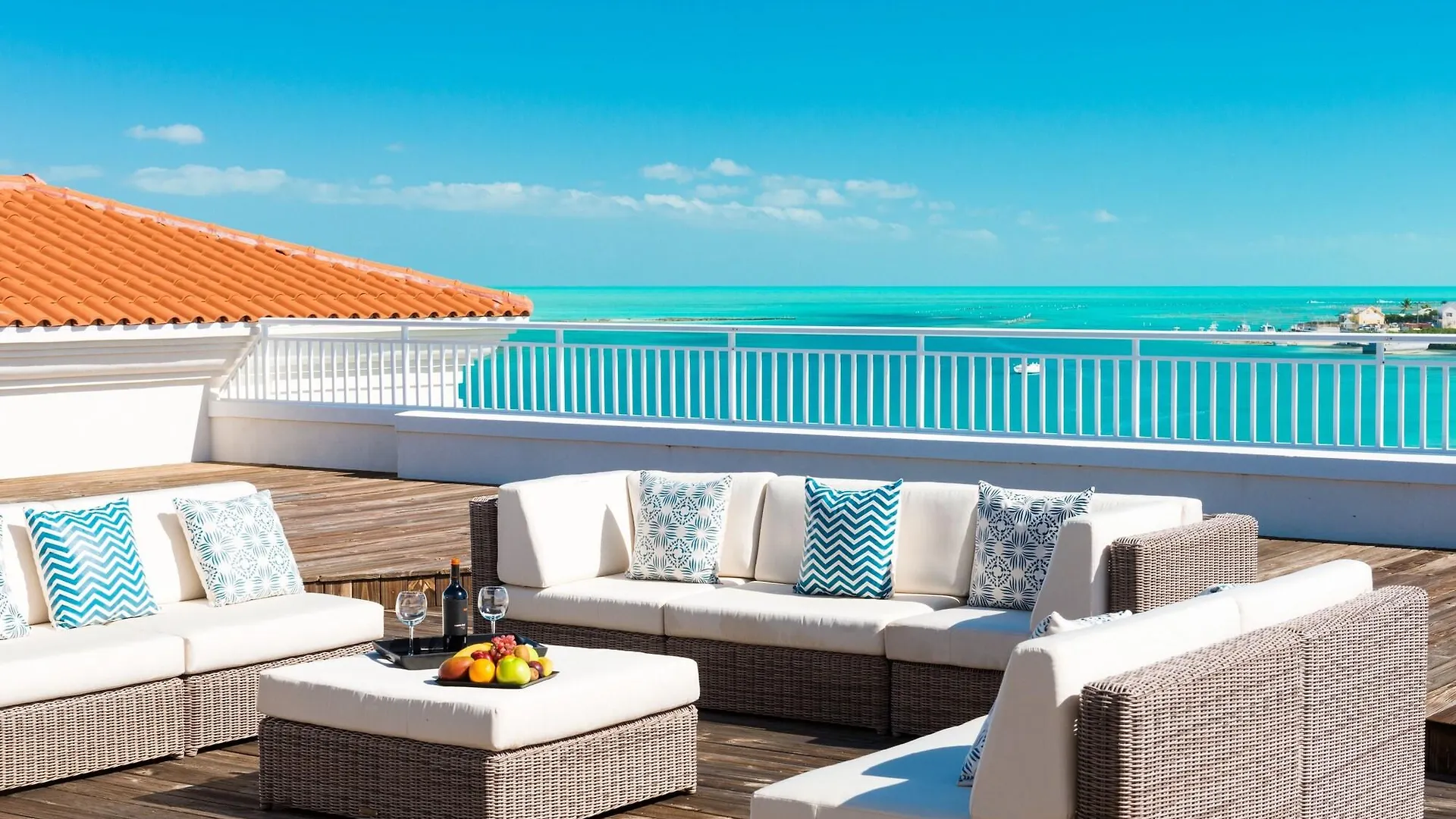 Blue Haven Resort Grace Bay 4*,